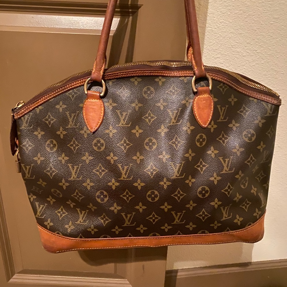 Louis Vuitton Monogram Lock it GM